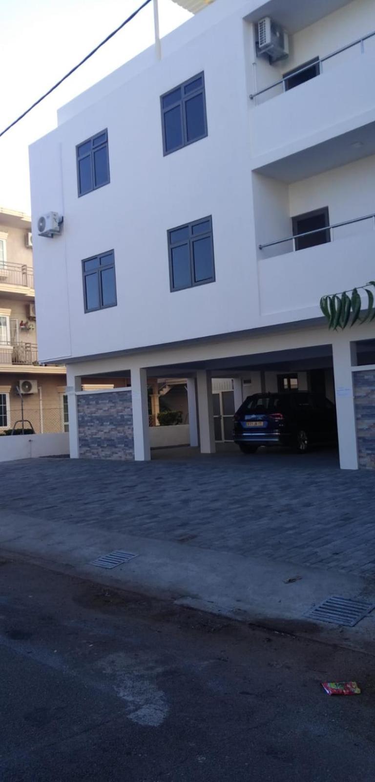 Nayuha Apt B Flic en Flac Exterior photo